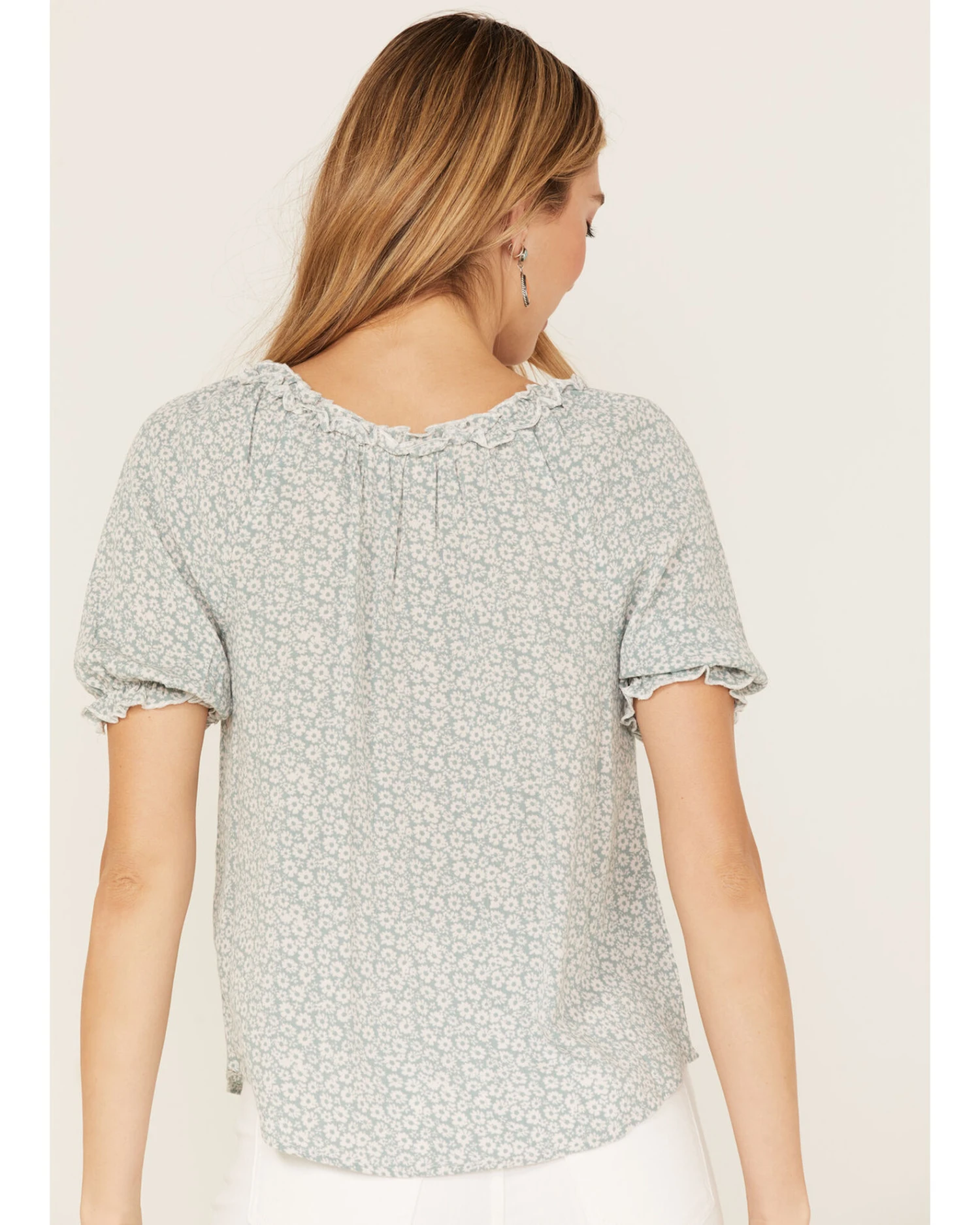 Jolt Women's Ditsy Floral Print Short Puff Sleeve Ruffle Shirt - Image 4